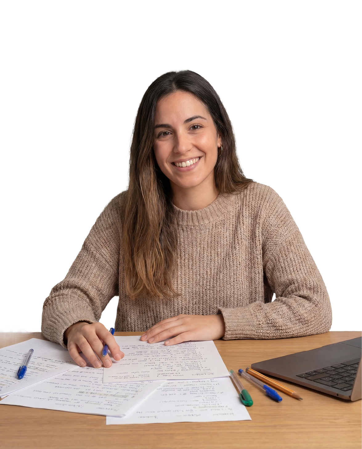 Chica feliz estudiando